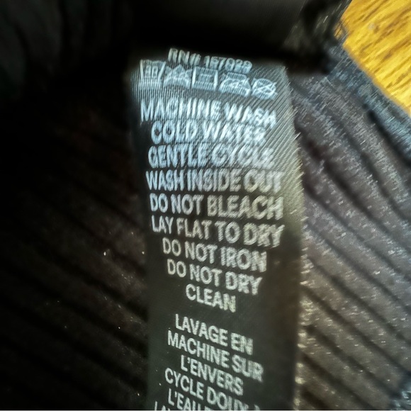 ⭐️ NWOT Savage X Fenty Xssential Heavy Ribbed Cropped Logo Black Tank SZ MEDIUM - Picture 9 of 13